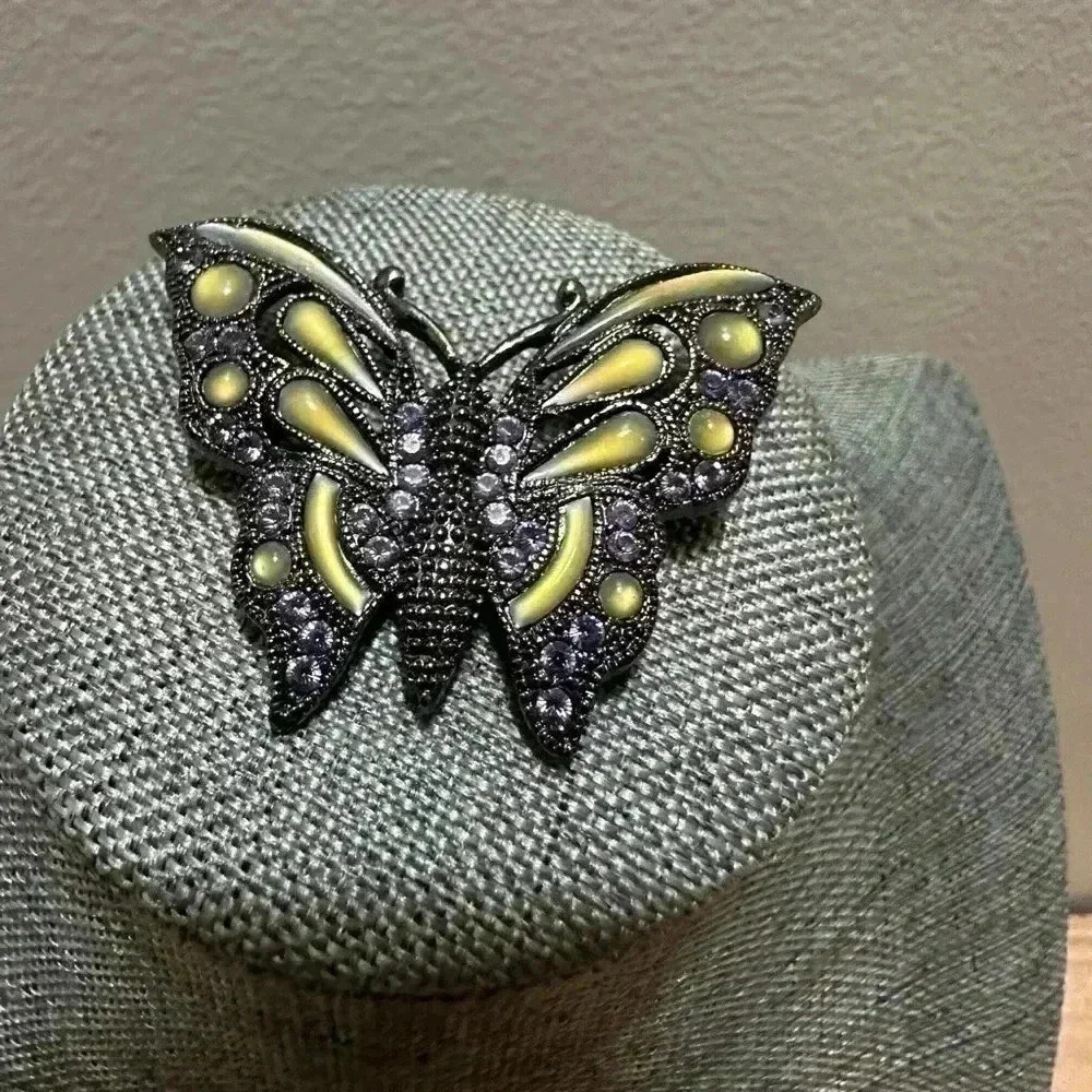VTG SIGNED 1928 BUTTERFLY Purple & Amber RHINESTONE Brooch Pin Black Metal NICE